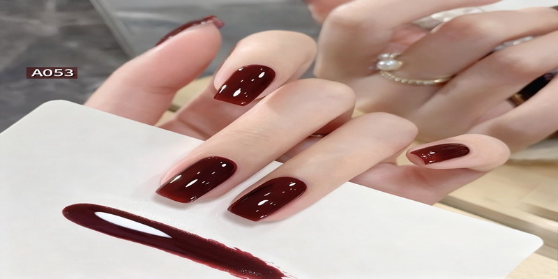 NYC Nail Trends 2025 featuring Custom Cat Eye Polish